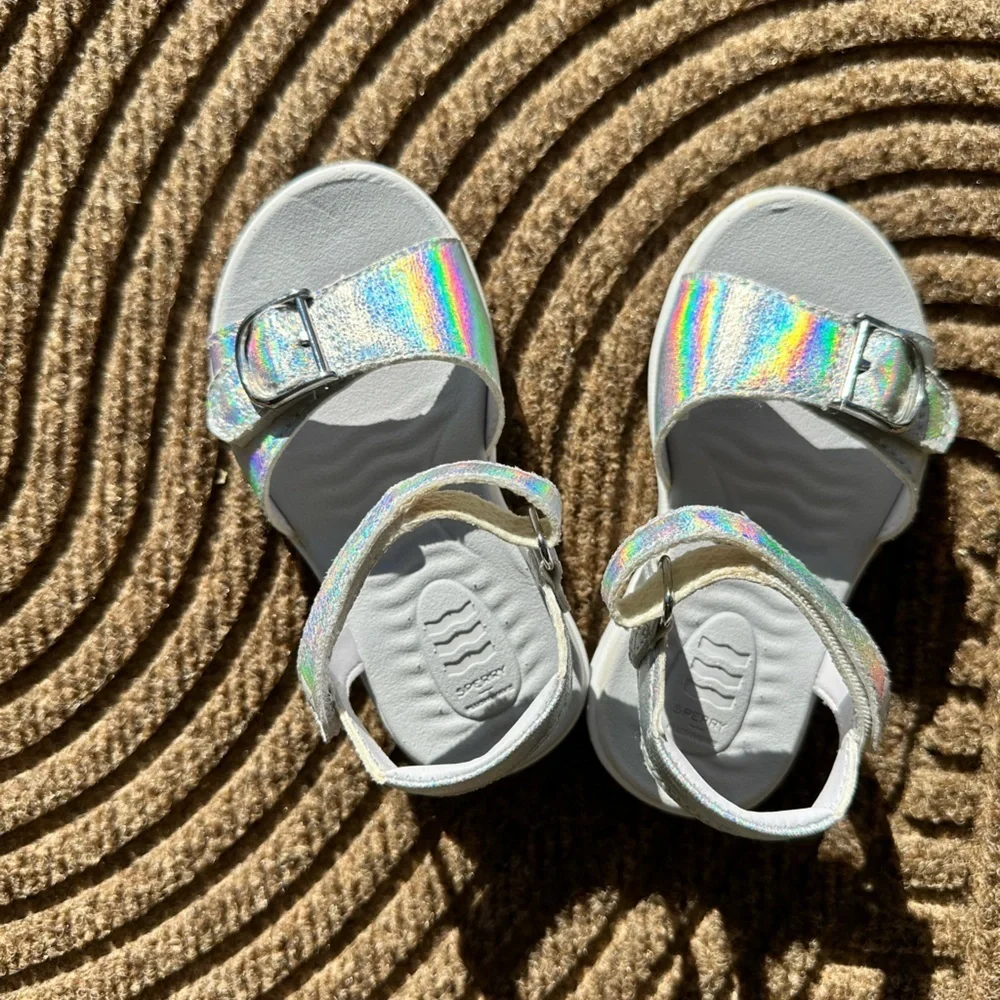 Sperry Kids Iridescent Silver Sandals Girls Cottagecore Coastal 7M‎ w/Box